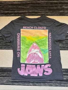 Kids' JAWS Tee in Charcoal with Pink Graphic